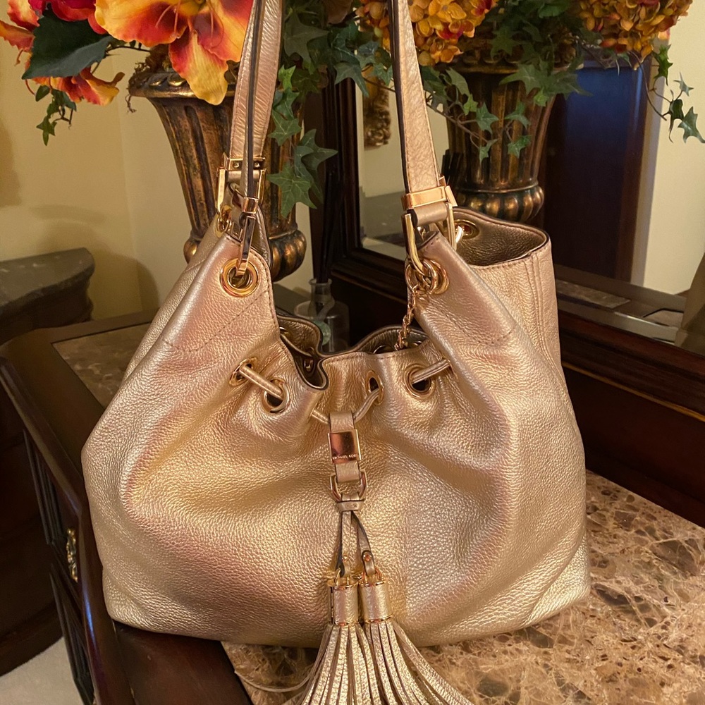 MICHAEL KORS Gold Pebble Leather Handbag Tassels